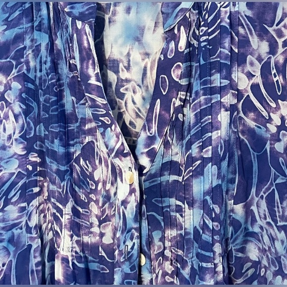 Blue Ginger Women’s Pleated Button Down, 3/4 length buttoned sleeves Size S - Picture 2 of 6